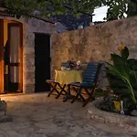 Stone House And Cottage Clio