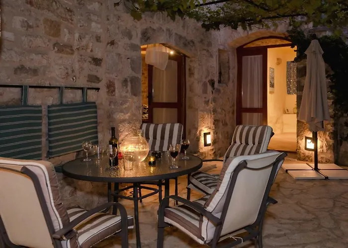 Stone House And Cottage Clio