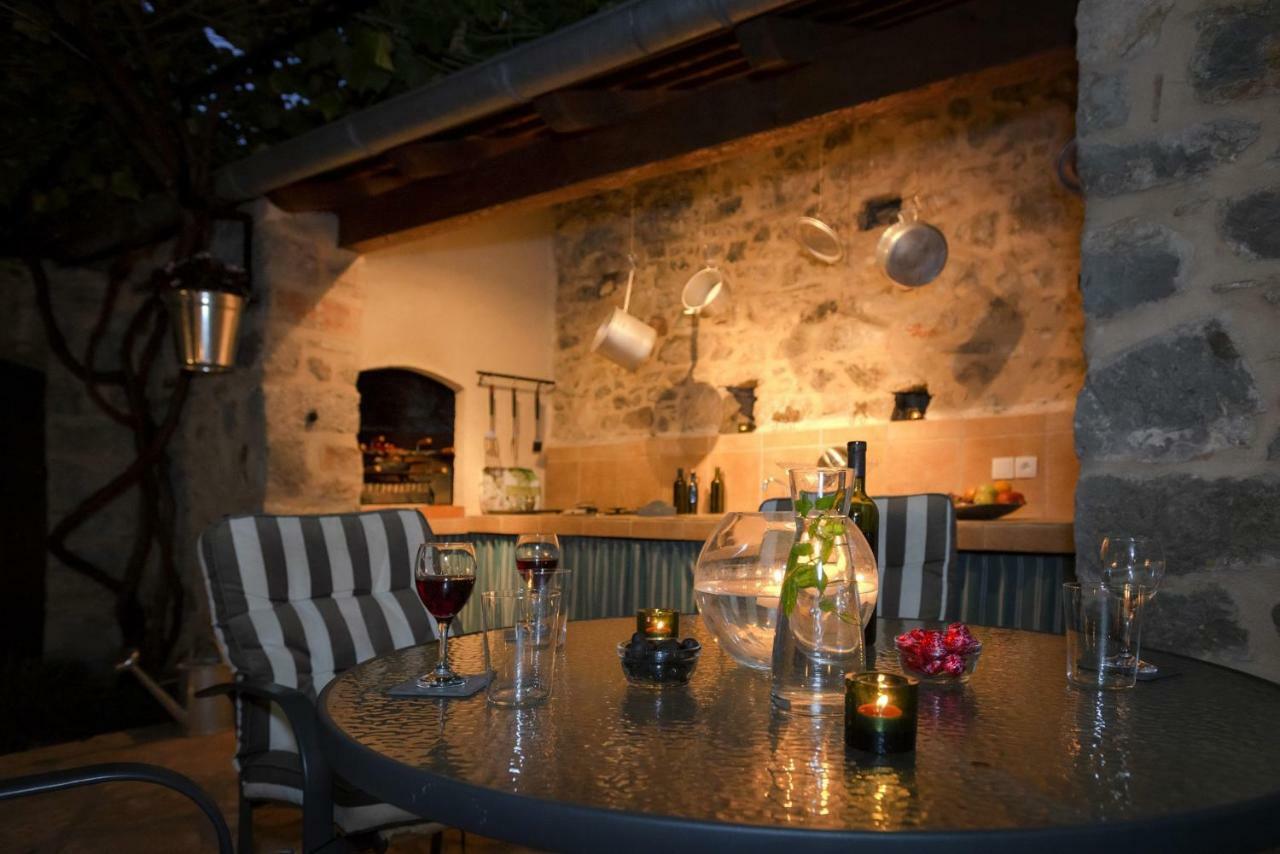Stone House And Clio Vakantiehuis *