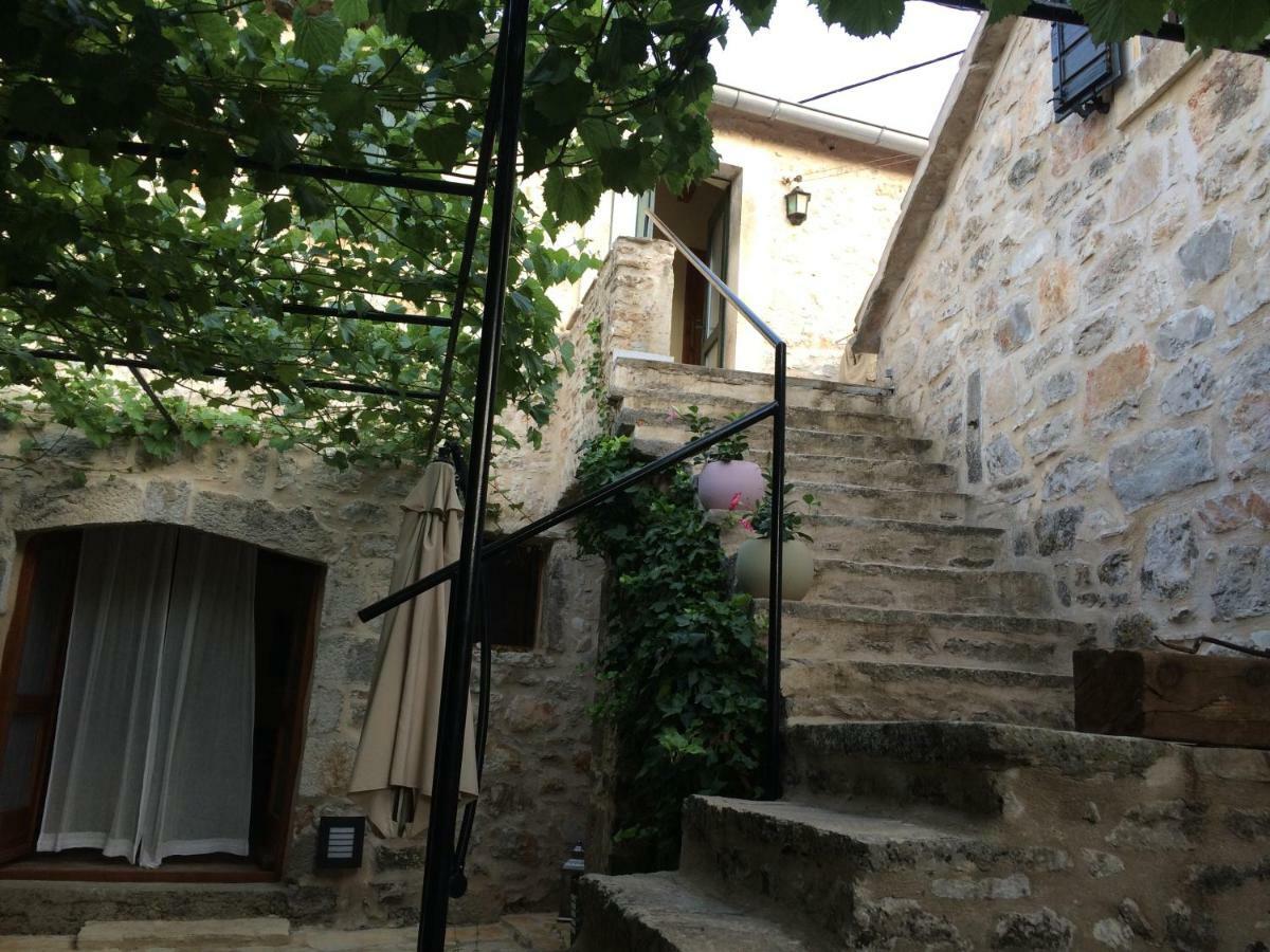 Stone House And Clio Vakantiehuis *