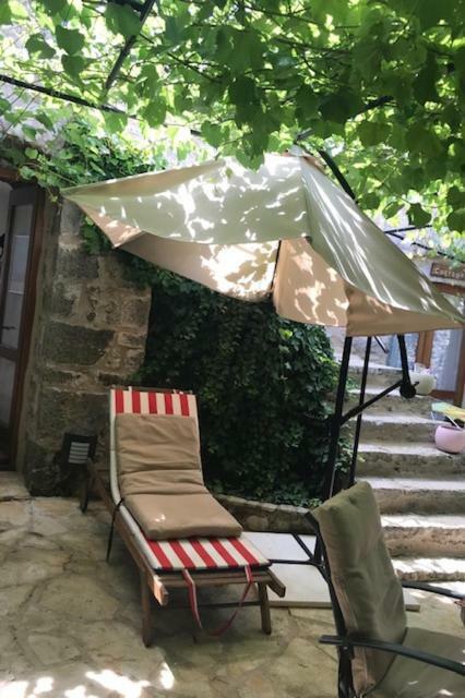 Stone House And Clio Vakantiehuis *