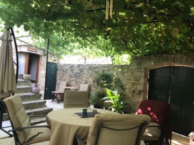 Vakantiehuis Stone House And Clio Vrbanj