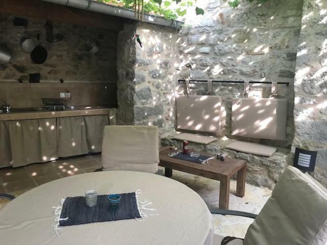 Vikendica Stone House And Clio *